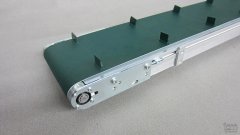 Gurtförderband KF30 mit Gurt mit Mitnehmer
